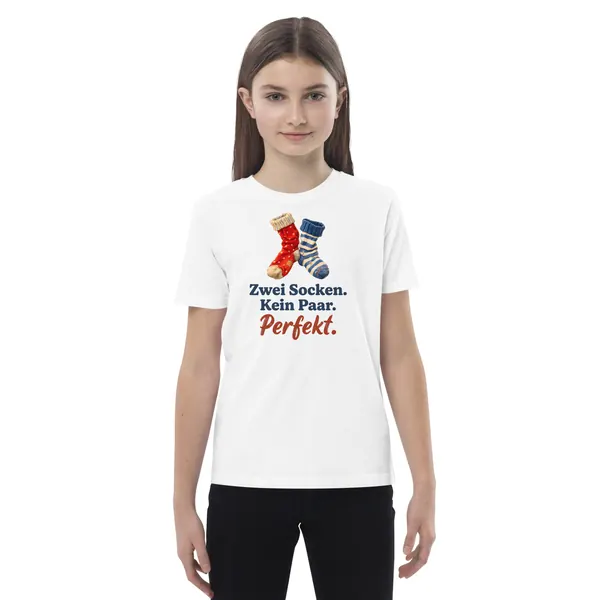 Produktfoto: Bio-Kindershirt „Zwei Socken. Kein Paar. Perfekt.“